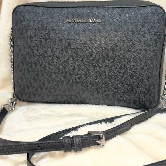 Michael Kors Gray and Black Crossbody Bag with chain strap, like new - Picture 2 of 10